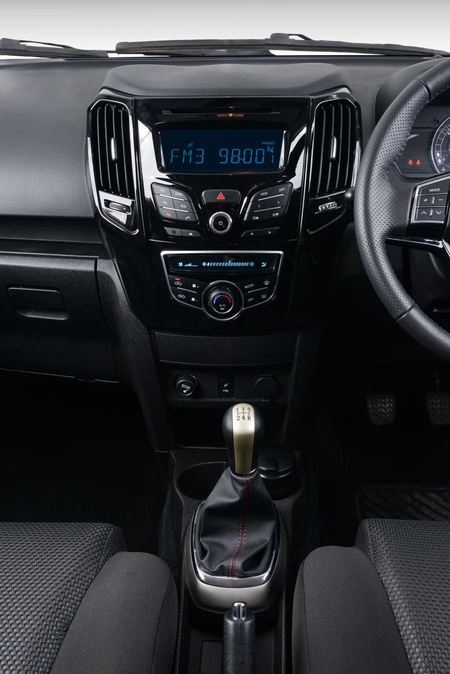 Детали интерьера Haval H1 2017 года  (ZA) (фото 3 из 13)